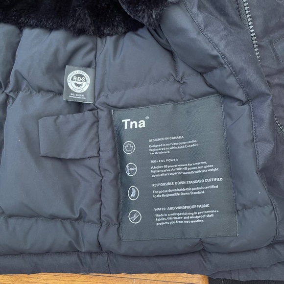 Aritzia TNA The Summit Short Down Black Parka Size XS - Picture 8 of 13